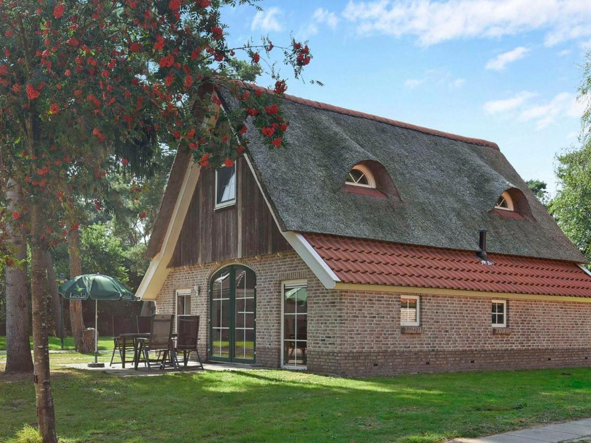 Landal Landgoed De Hellendoornse Berg Hotel Haarle Esterno foto
